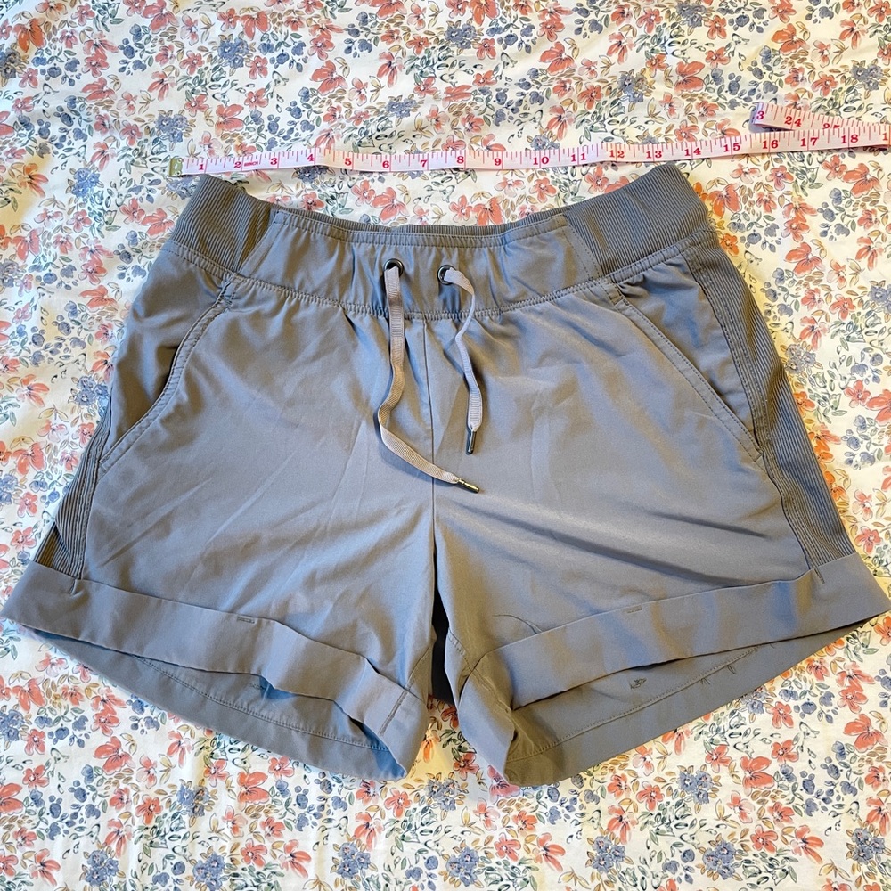 Champion small cute athletic shorts grey